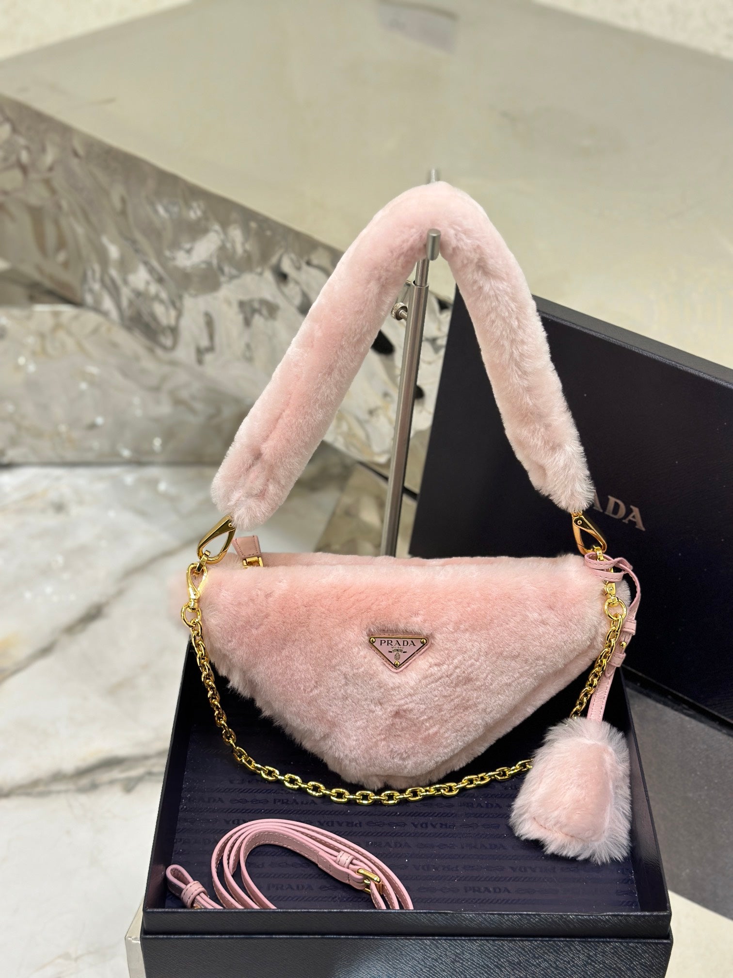 ＰＲＤＡ 2018 MINI SHEARLING TRIANGLE SATCHEL PINK