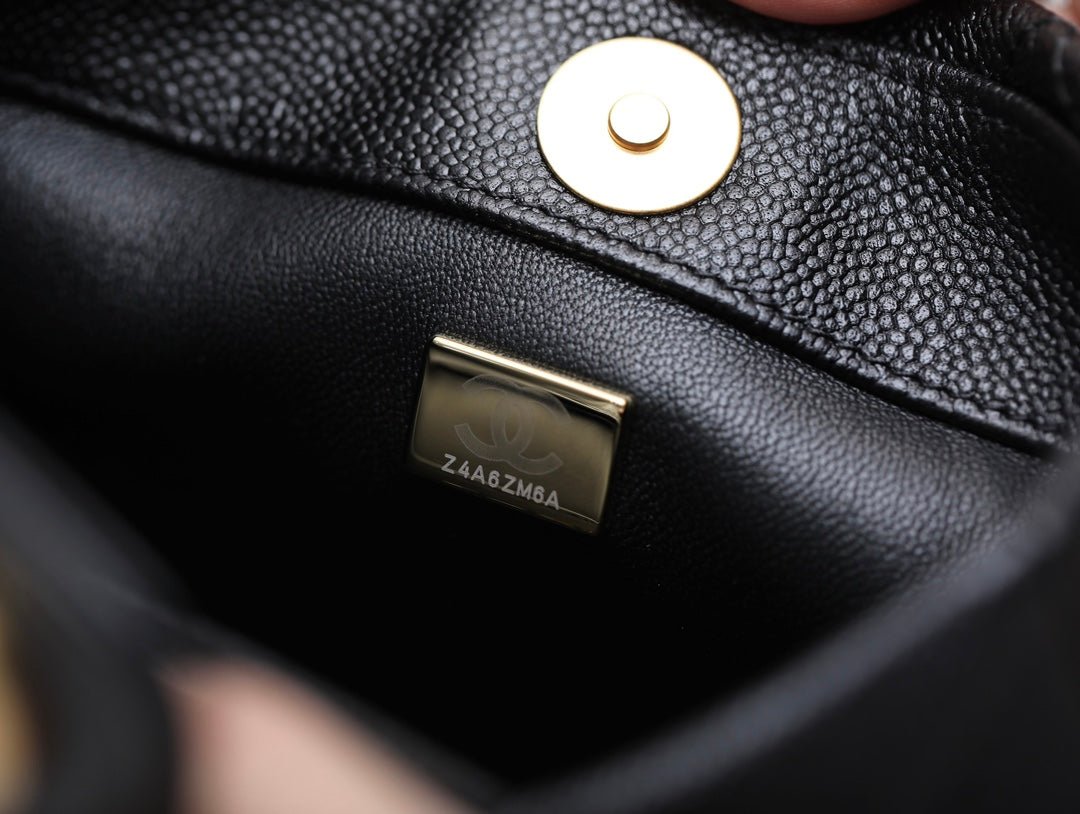 ＣＨＮＥＬGOLD HEART BALL CHAIN SMALL HOBO BAG BLACK