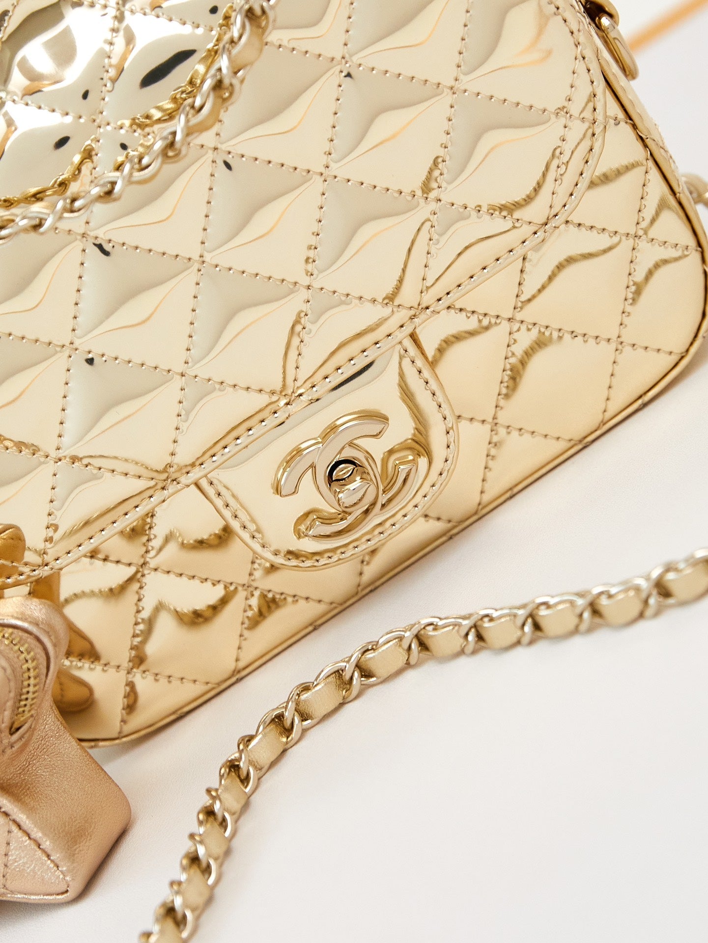 ＣＨＮＥＬCLASSIC FLAP BAG GOLDEN