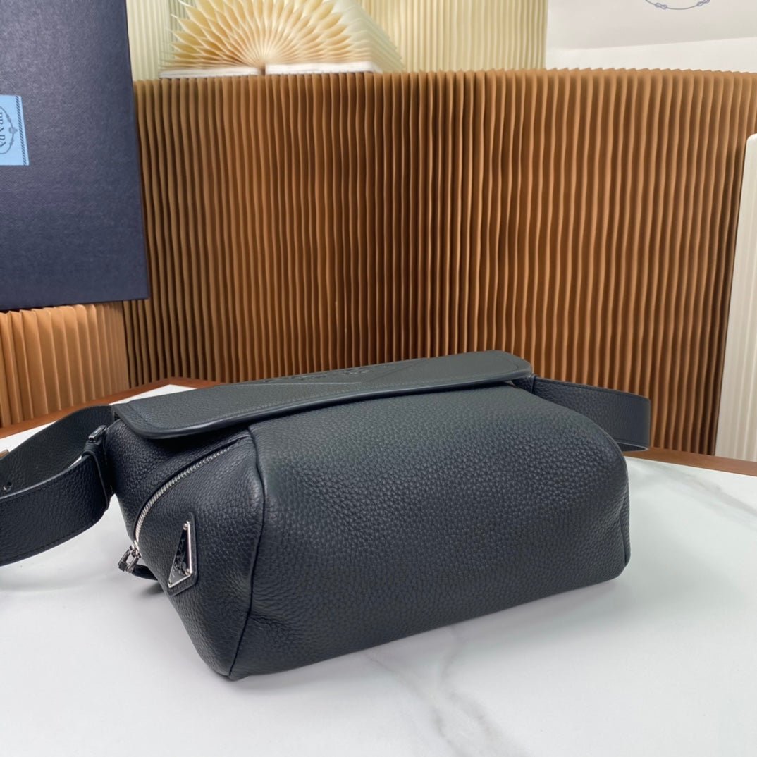 ＰＲＤＡ LEATHER FLAP BAG WITH SHOULDER STRAP BLACK