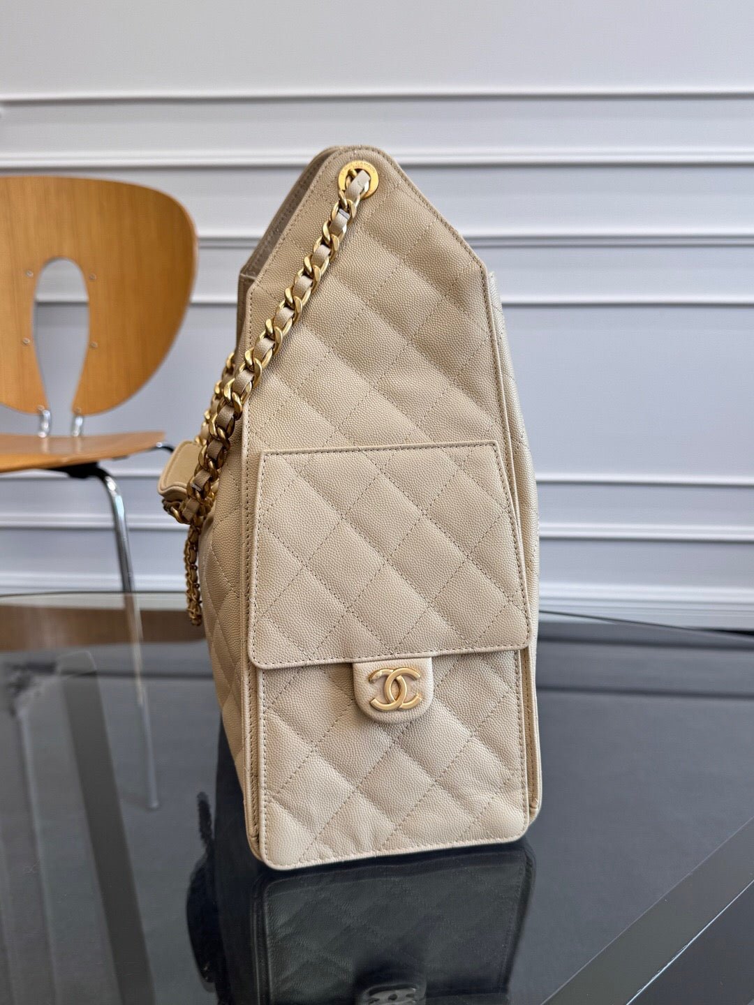 ＣＨＮＥＬ 25 MEDIUM HOBO HANDBAG BEIGE