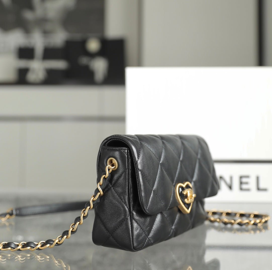 ＣＨＮＥＬHEART MINI FLAP BAG BLACK