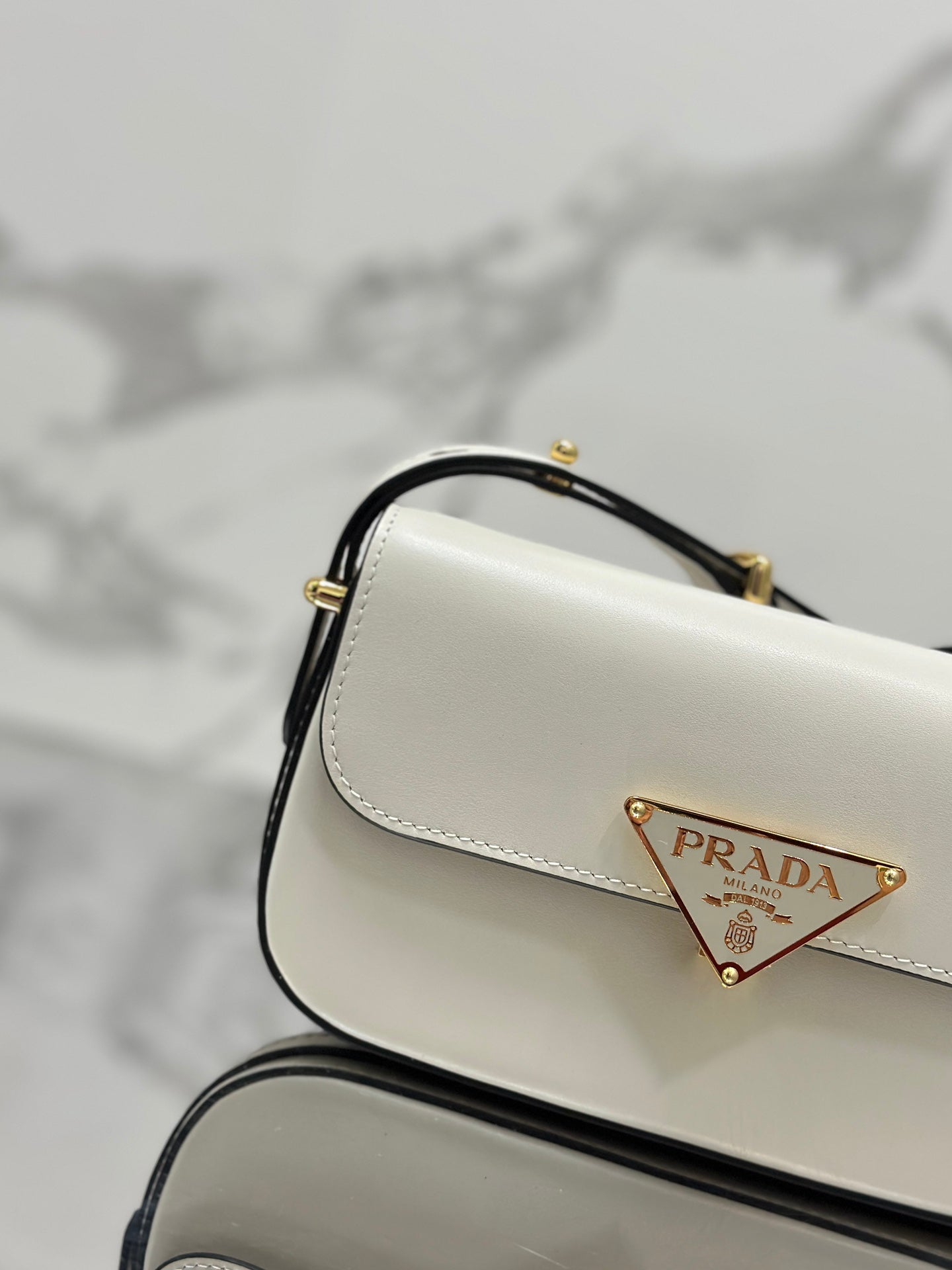 ＰＲＤＡ LEATHER SHOULDER BAG WHITE