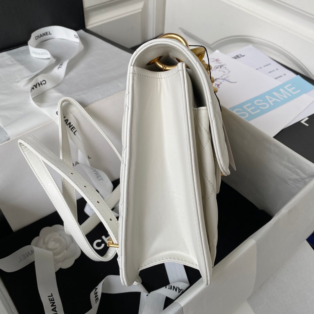 ＣＨＮＥＬCLASSIC FLAP BACKPACK WHITE