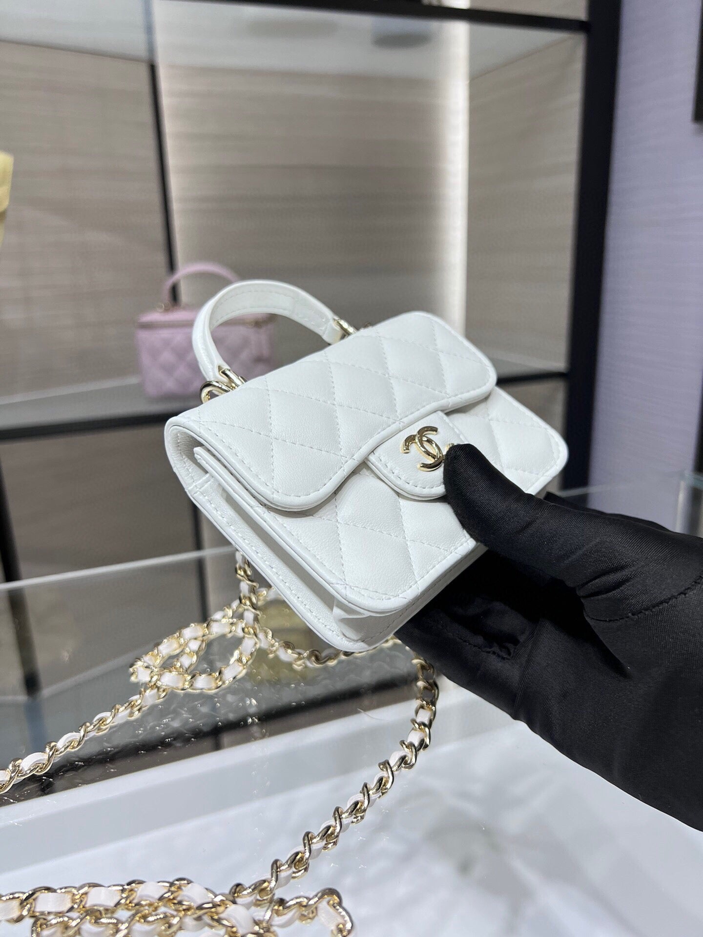 ＣＨＮＥＬFLAP COIN PURSE WITH CHAIN WHITE