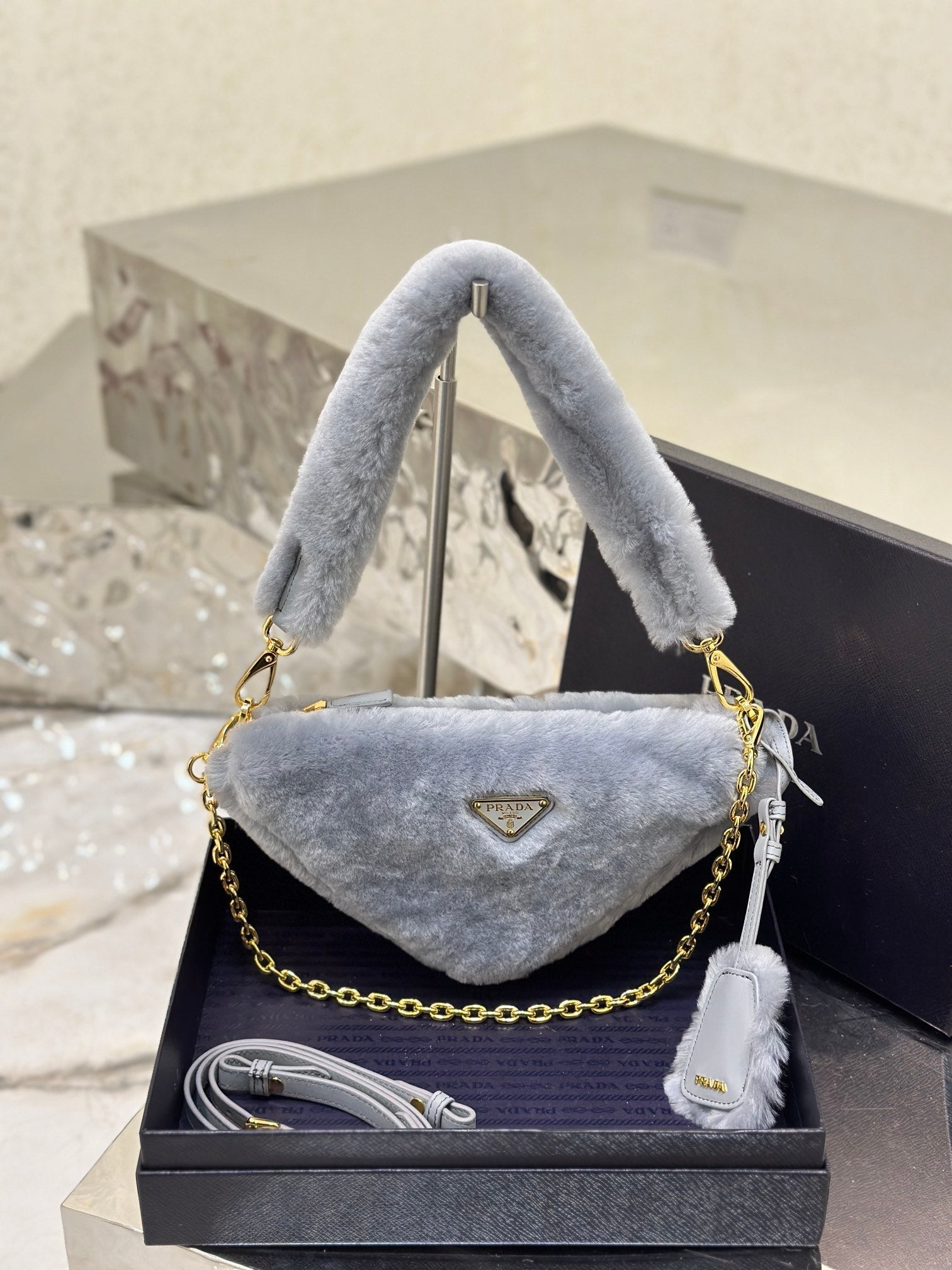 ＰＲＤＡ 2018 MINI SHEARLING TRIANGLE SATCHEL