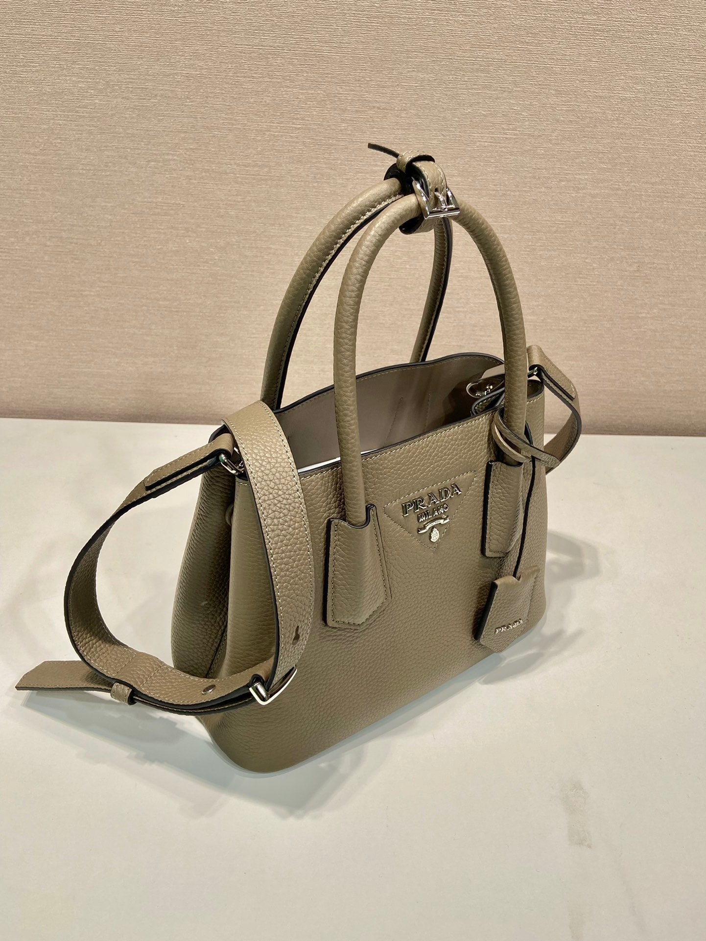ＰＲＤＡ LEATHER TOTE BAG TAUPE GRAY