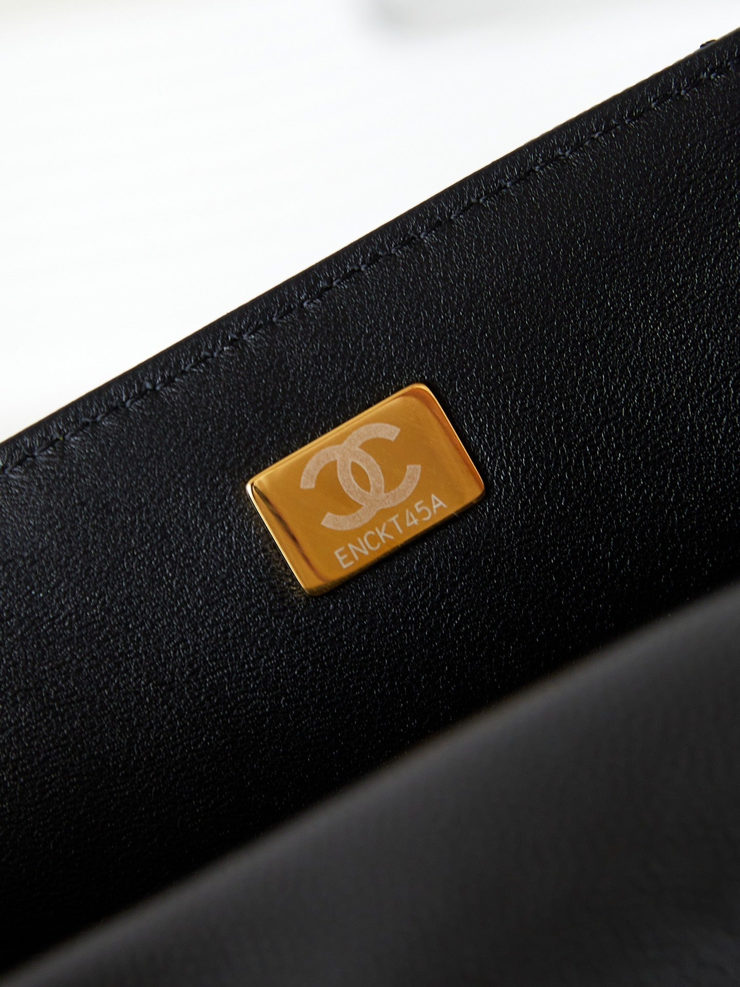 ＣＨＮＥＬFLAP BAG WITH A TOP HANDLE