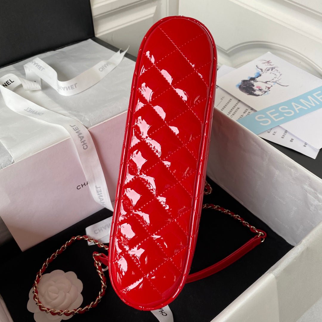 ＣＨＮＥＬPATENT LEATHER CHAIN TOTE BAG RED