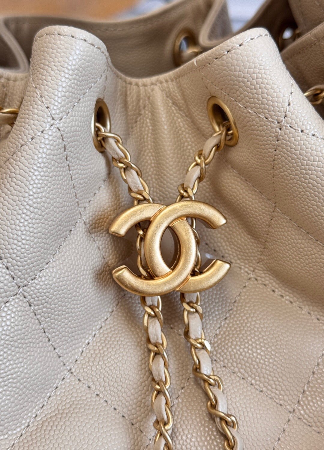 ＣＨＮＥＬ 25 MEDIUM HOBO HANDBAG BEIGE