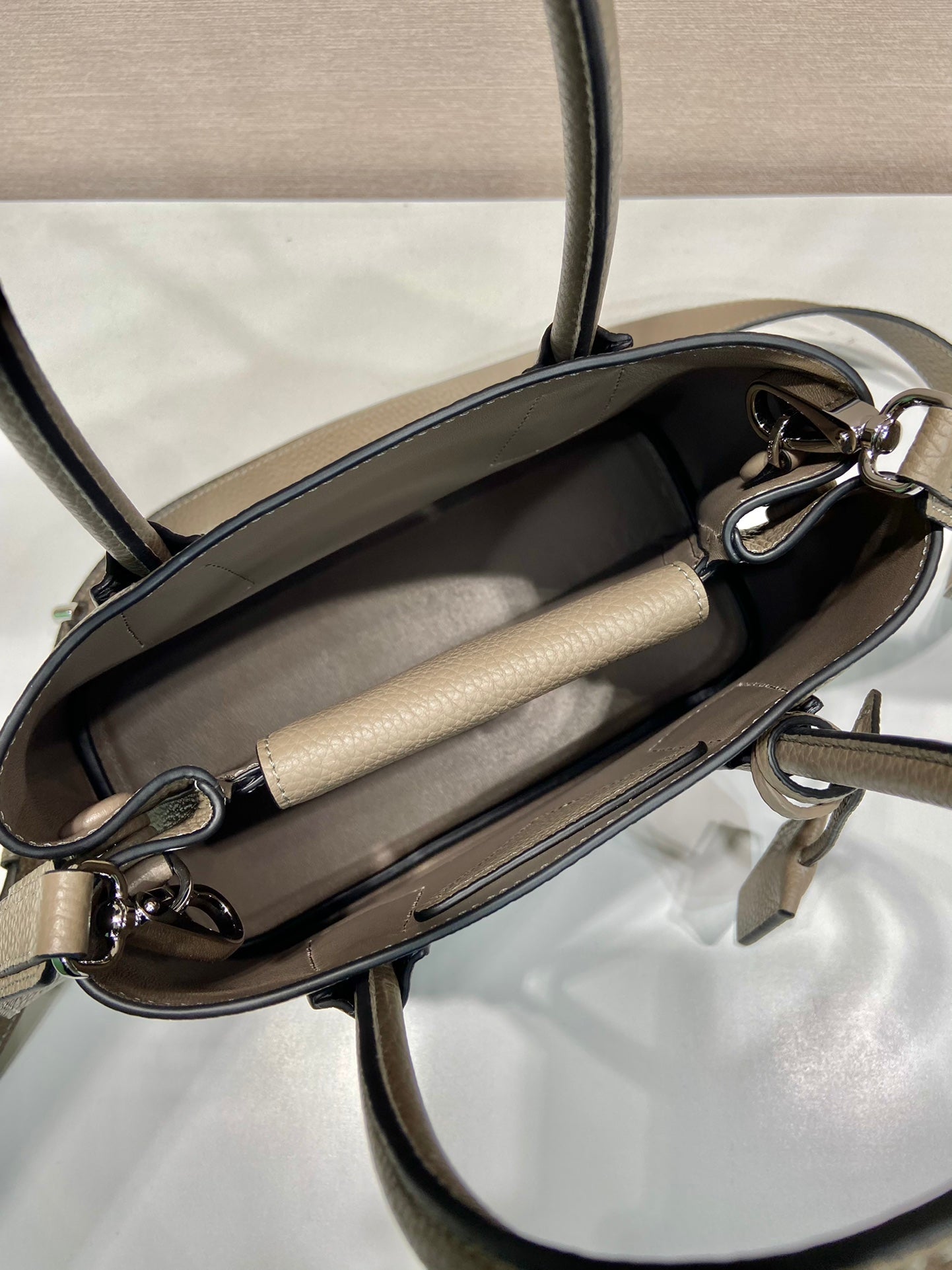 ＰＲＤＡ LEATHER TOTE BAG TAUPE GRAY