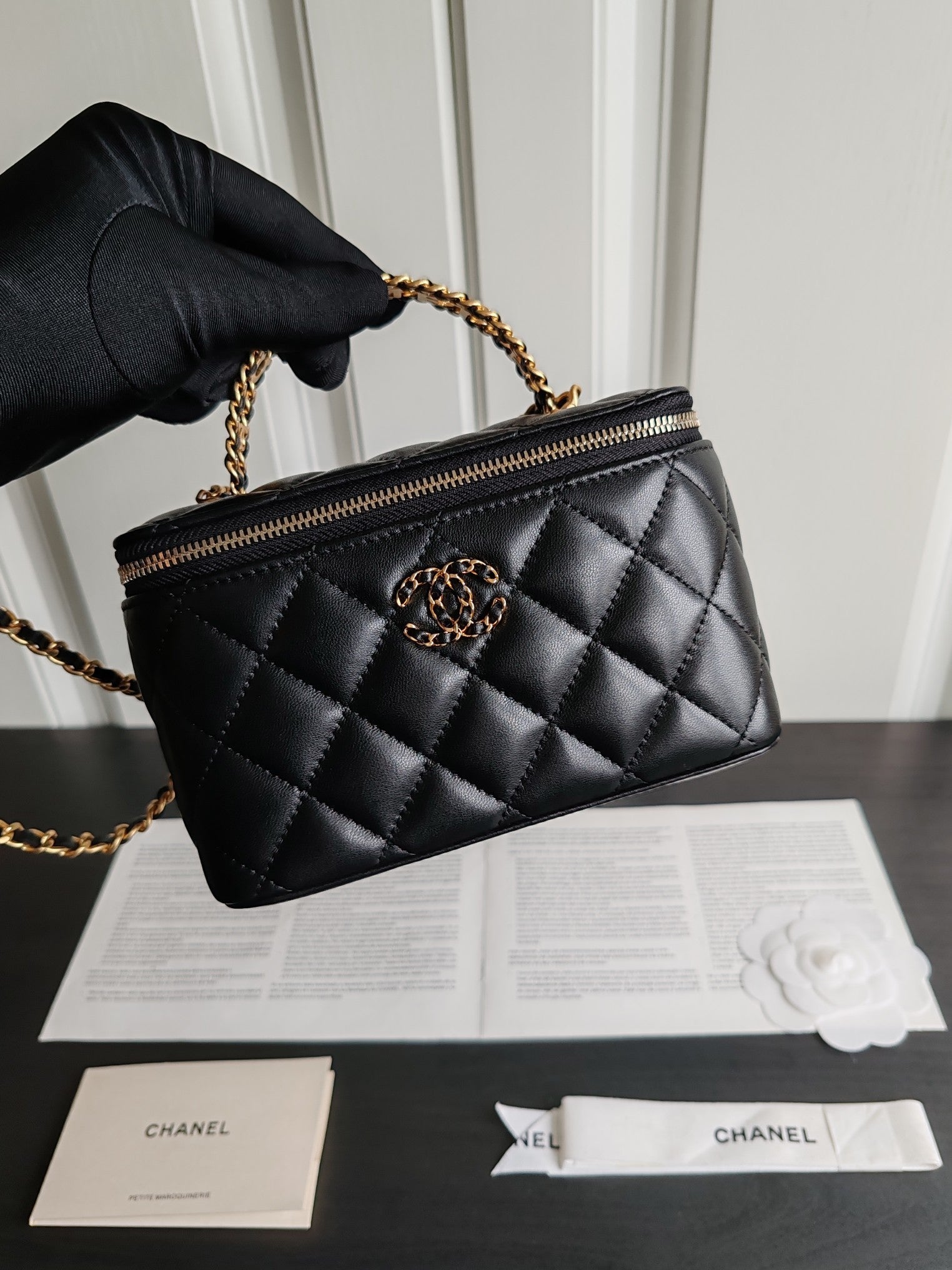 ＣＨＮＥＬTOP HANDLE VANITY CASE