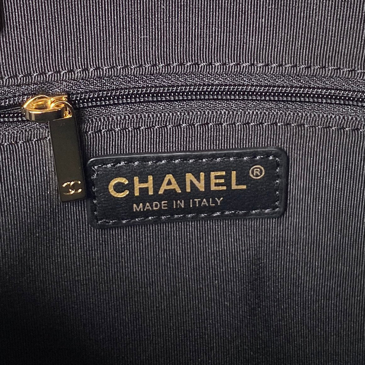 ＣＨＮＥＬPATENT LEATHER CHAIN TOTE BAG BLACK