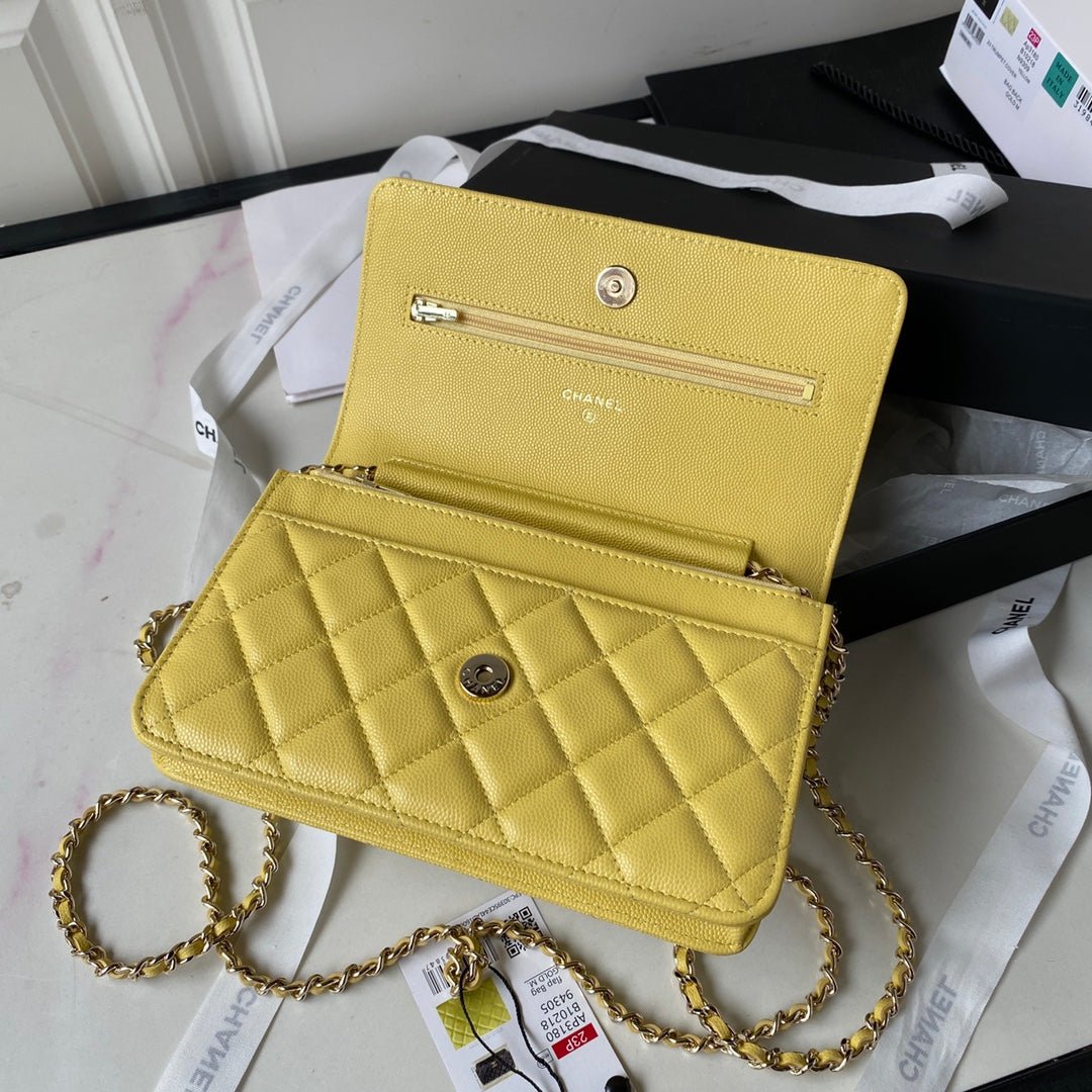 ＣＨＮＥＬCAVIAR QUILTED WALLET ON CHAIN YELLOW