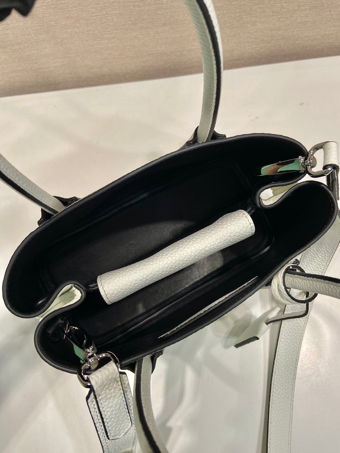 ＰＲＤＡ LEATHER TOTE BAG WHITE