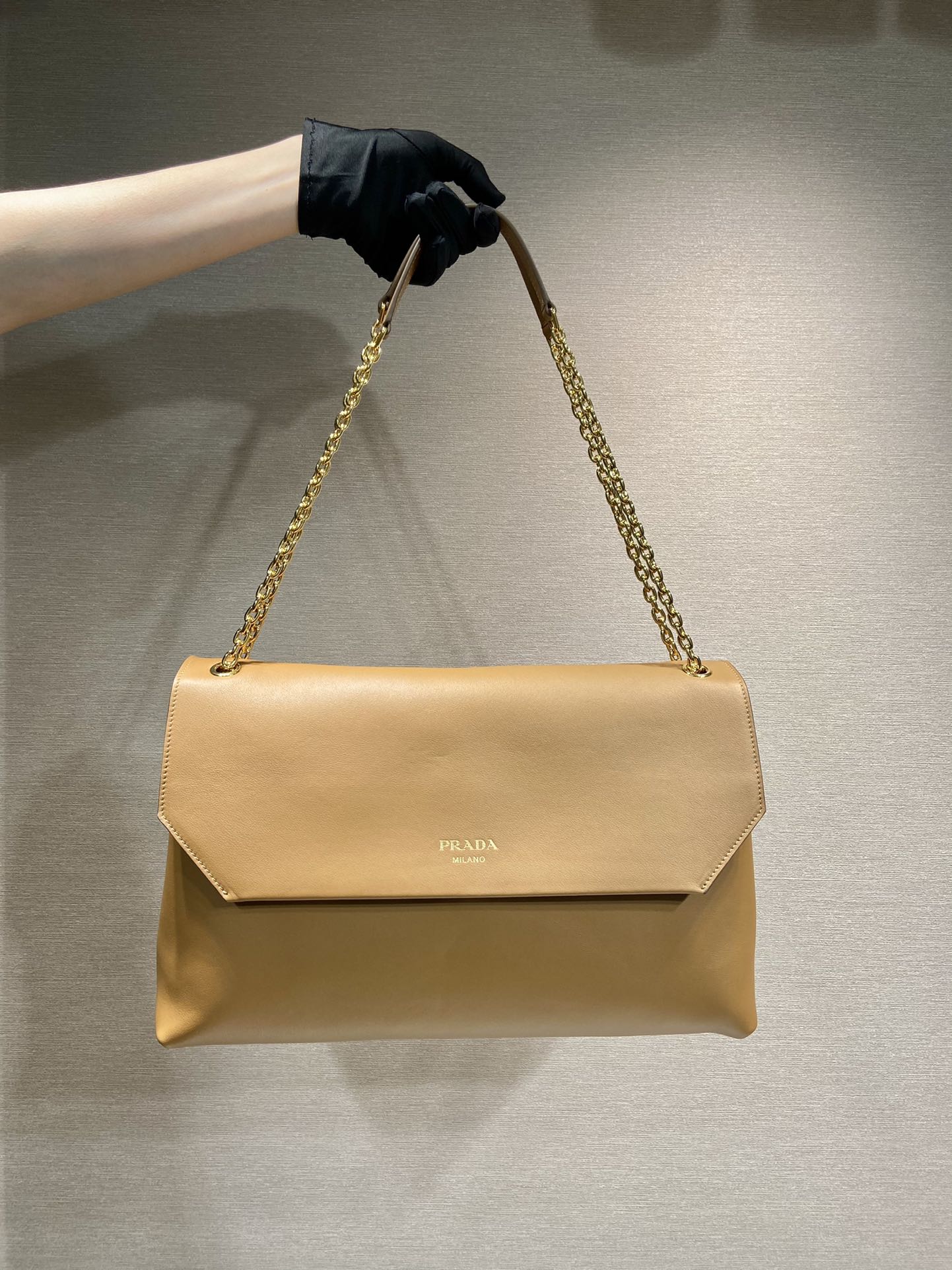 ＰＲＤＡ DOUX EXTRA LARGE LEATHER SHOULDER BAG CARAMEL