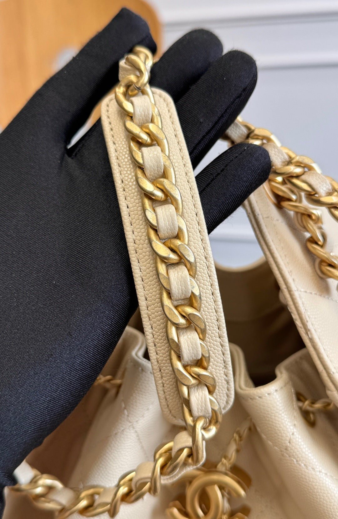 ＣＨＮＥＬ 25 MEDIUM HOBO HANDBAG BEIGE