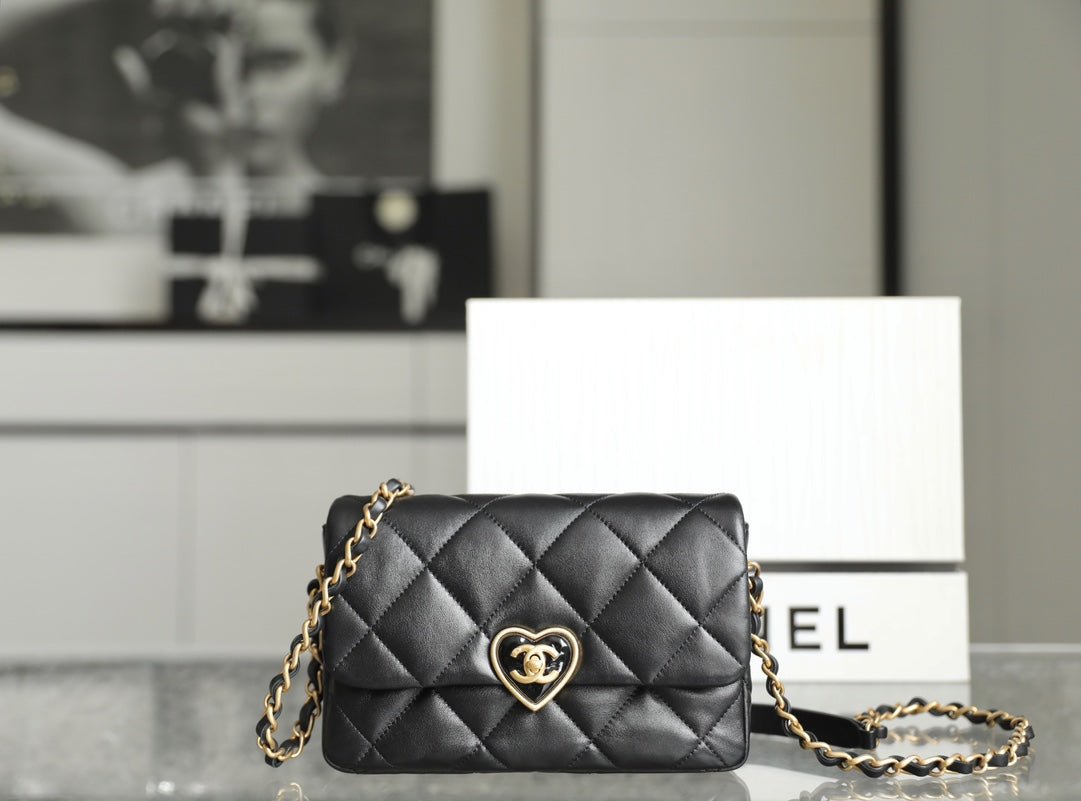 ＣＨＮＥＬHEART MINI FLAP BAG BLACK