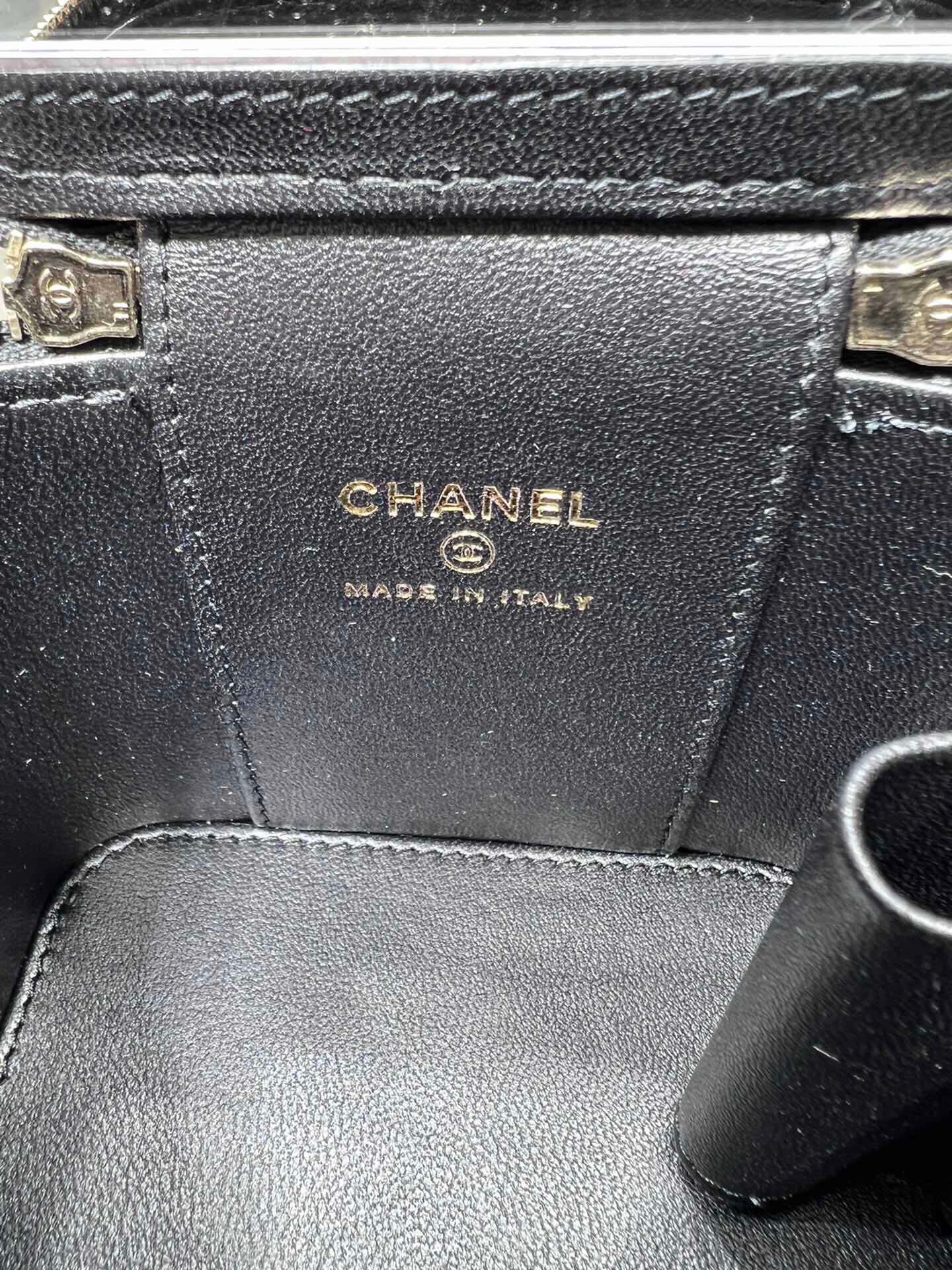 ＣＨＮＥＬMINI VANITY CASE WITH CHAIN
