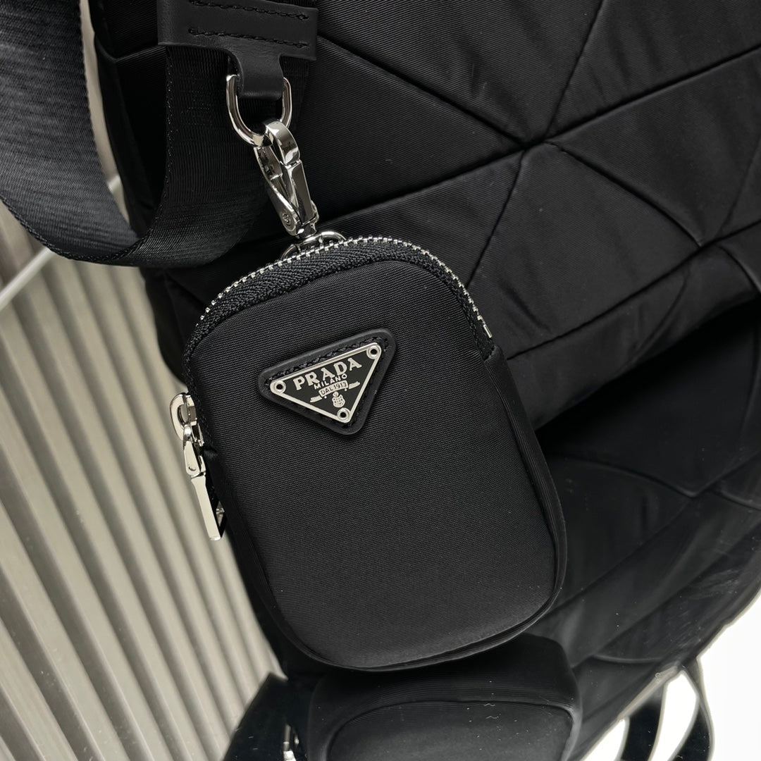 ＰＲＤＡ PADDED RE-NYLON TOTE BAG