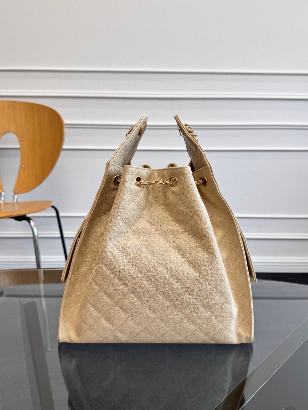 ＣＨＮＥＬ 25 MEDIUM HOBO HANDBAG BEIGE