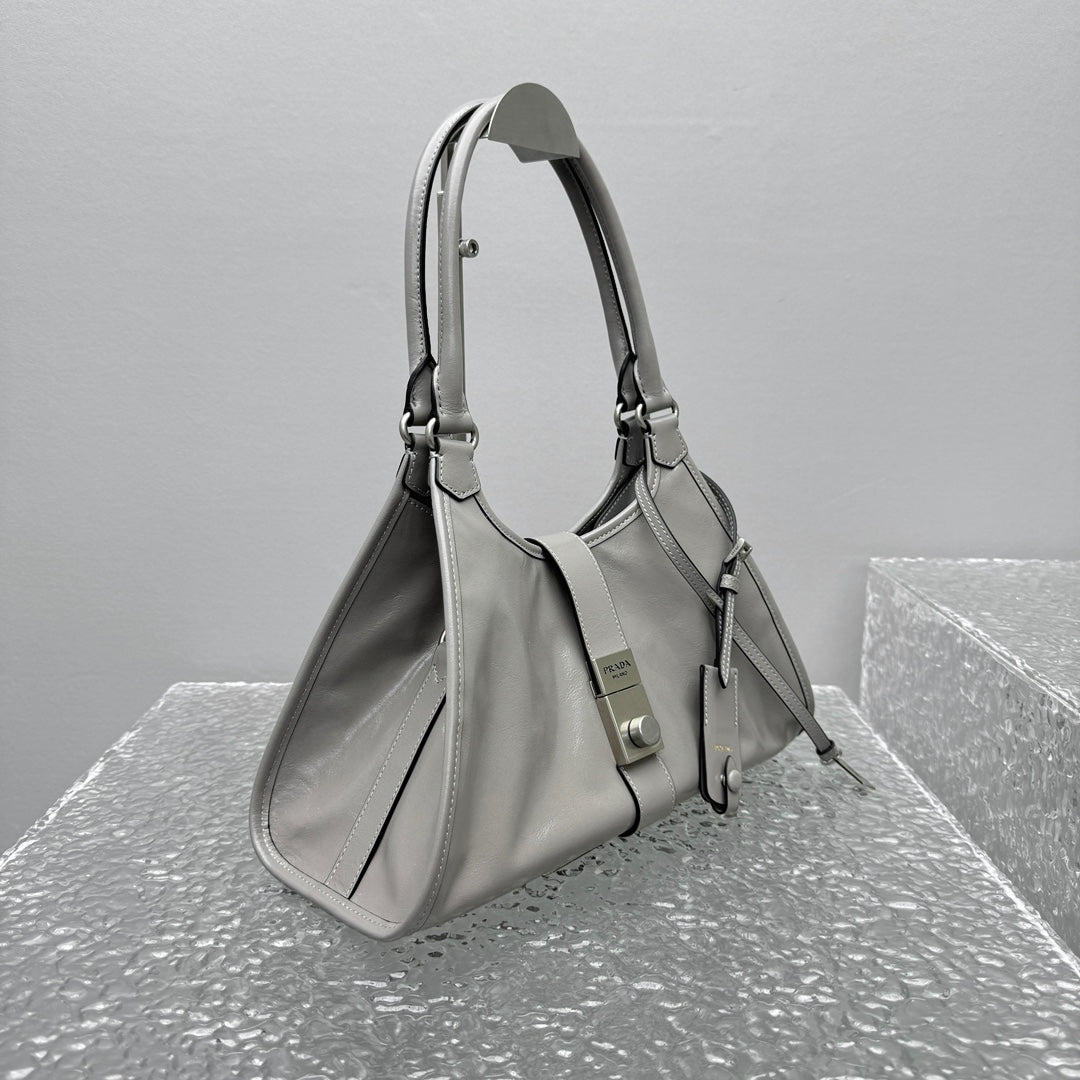 ＰＲＤＡ MEDIUM LEATHER TOTE BAG