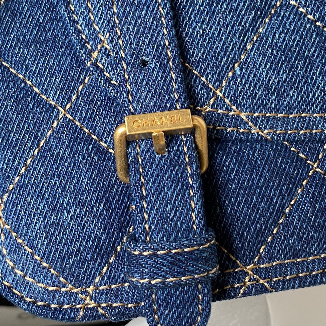 ＣＨＮＥＬSQUARE FLAP BACKPACK BLUE DENIM