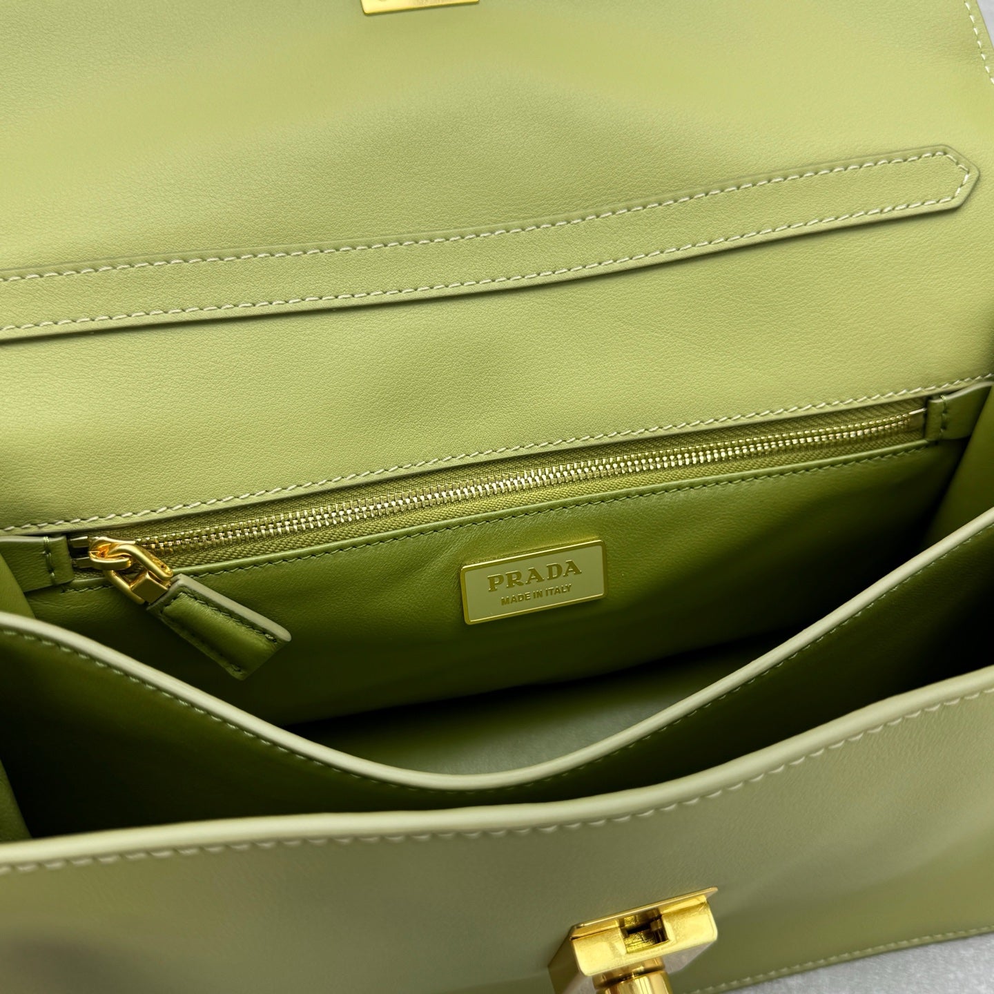 ＰＲＤＡ SOFT SOUND MEDIUM LEATHER SHOULDER BAG PISTACHIO GREEN