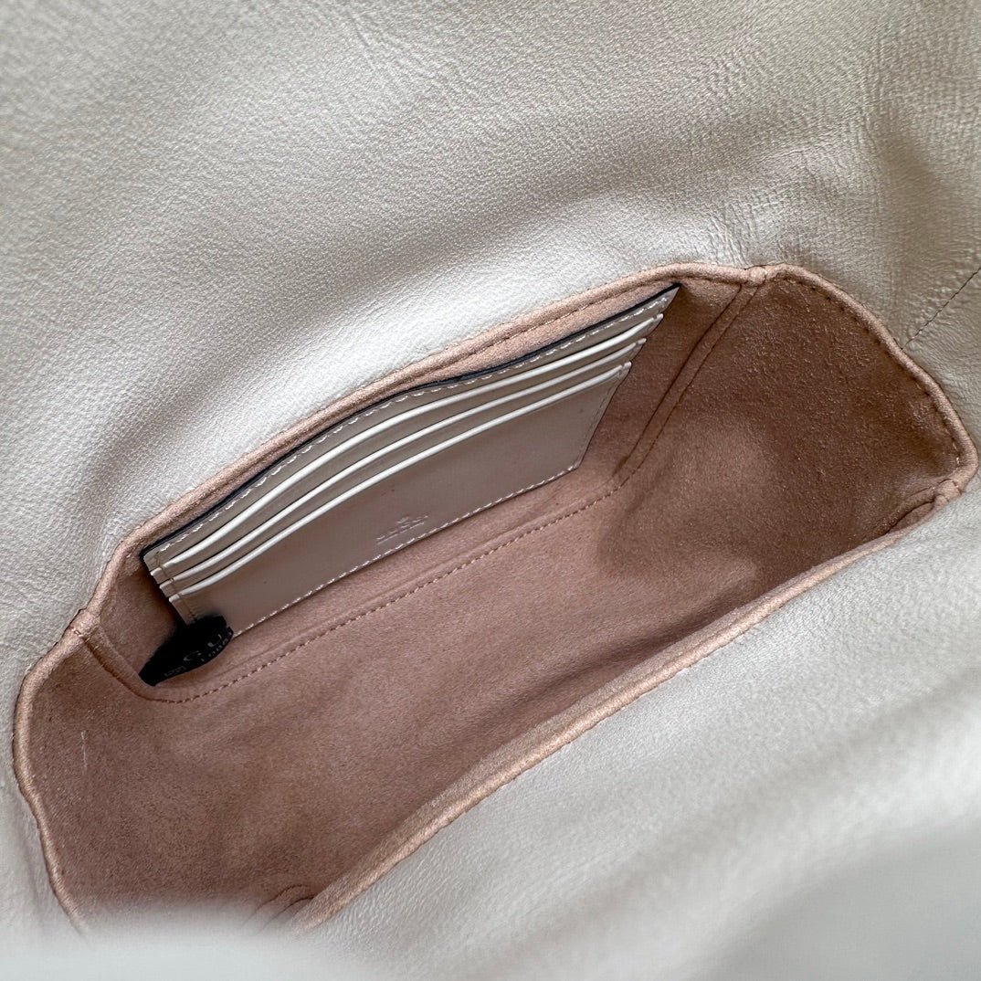 ＧＣＣＩGG MARMONT MINI BUCKET BAG WHITE