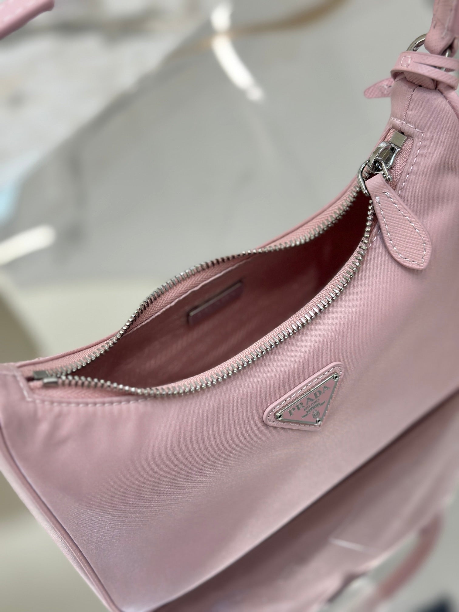 ＰＲＤＡ RE-EDITION 2005 RE-NYLON AND SAFFIANO MINI BAG ALABASTER