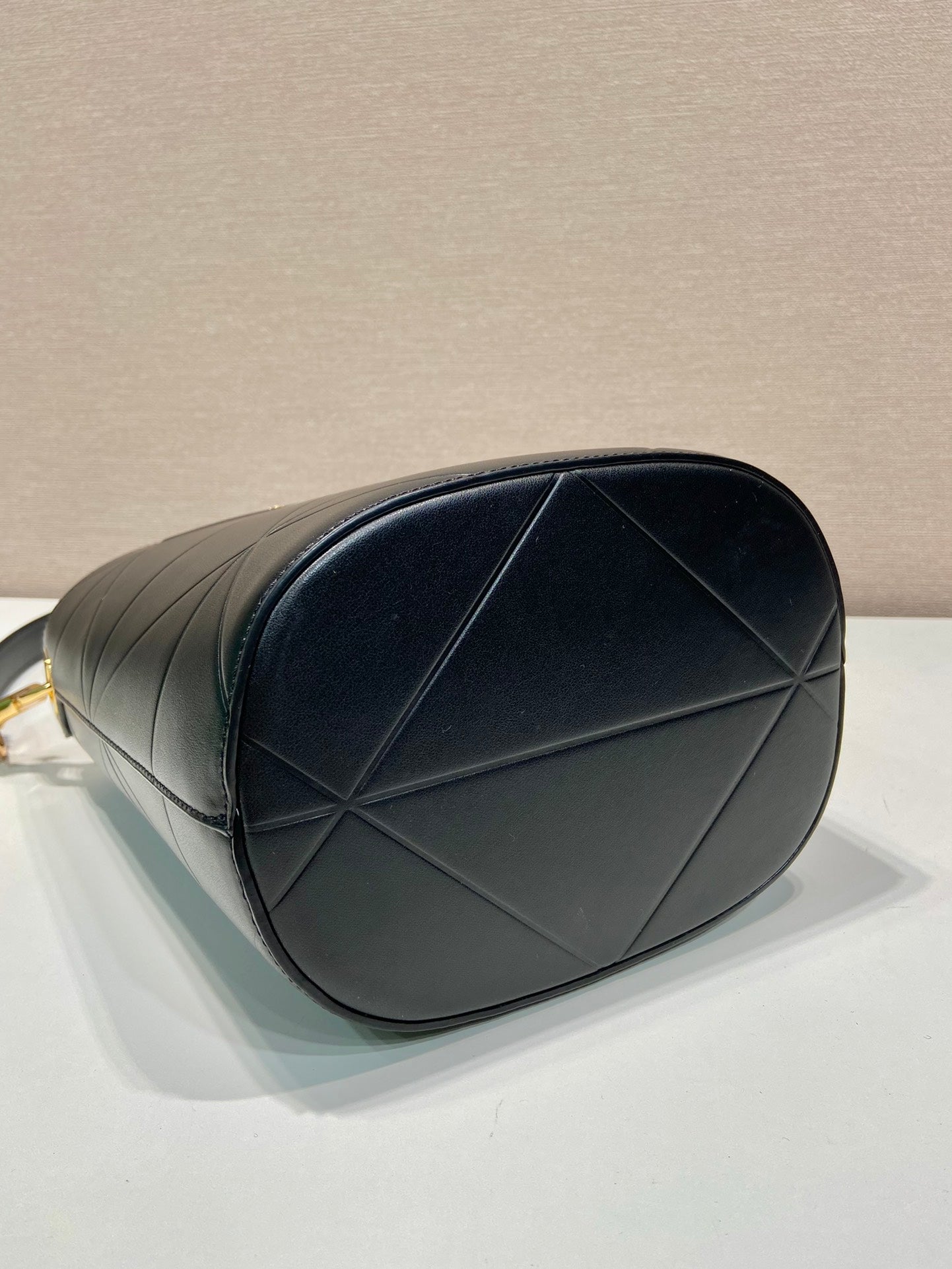 ＰＲＤＡ LEATHER BUCKET BAG