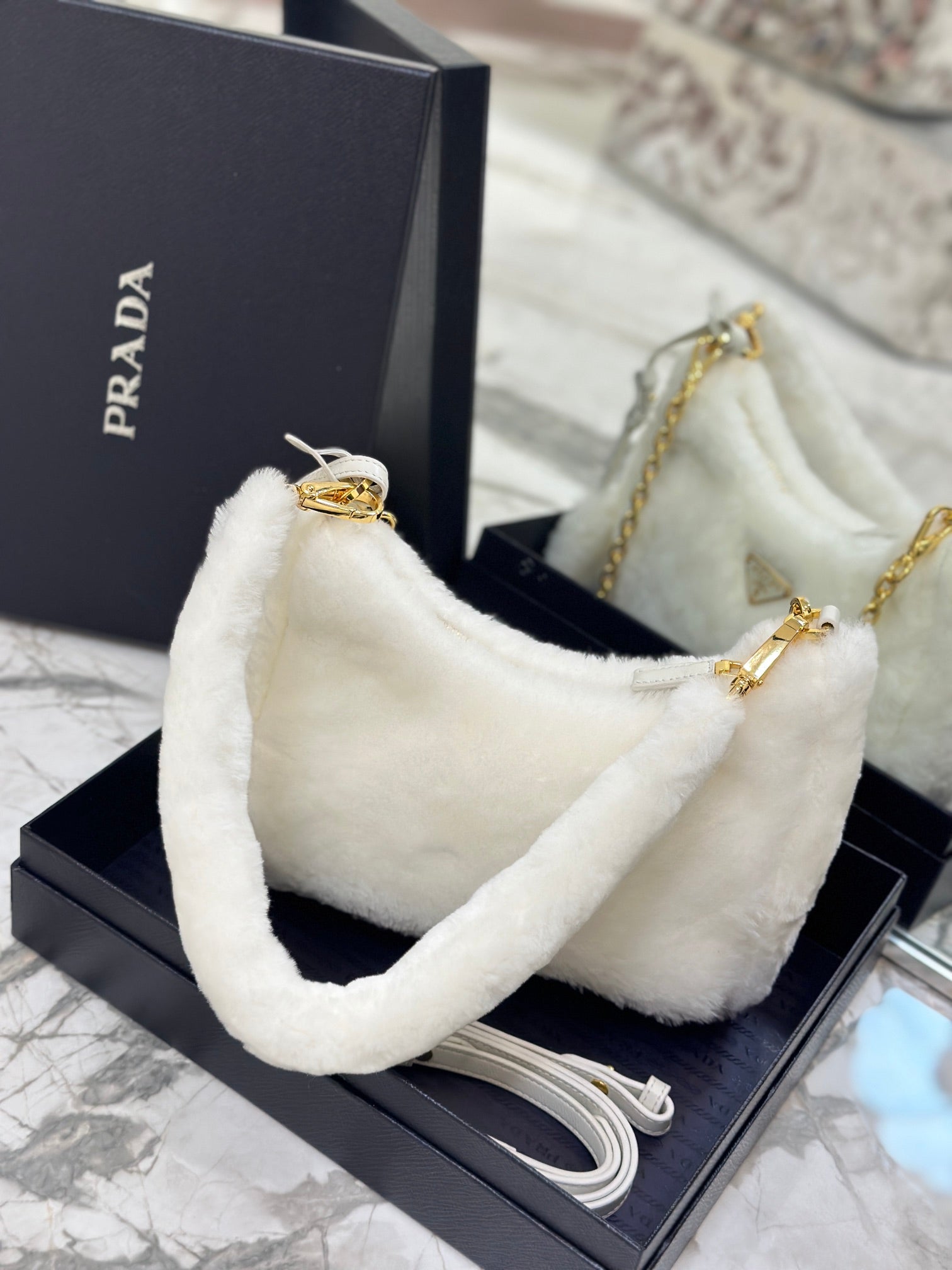 ＰＲＤＡ RE-EDITION SHEARLING MINI-BAG WHITE