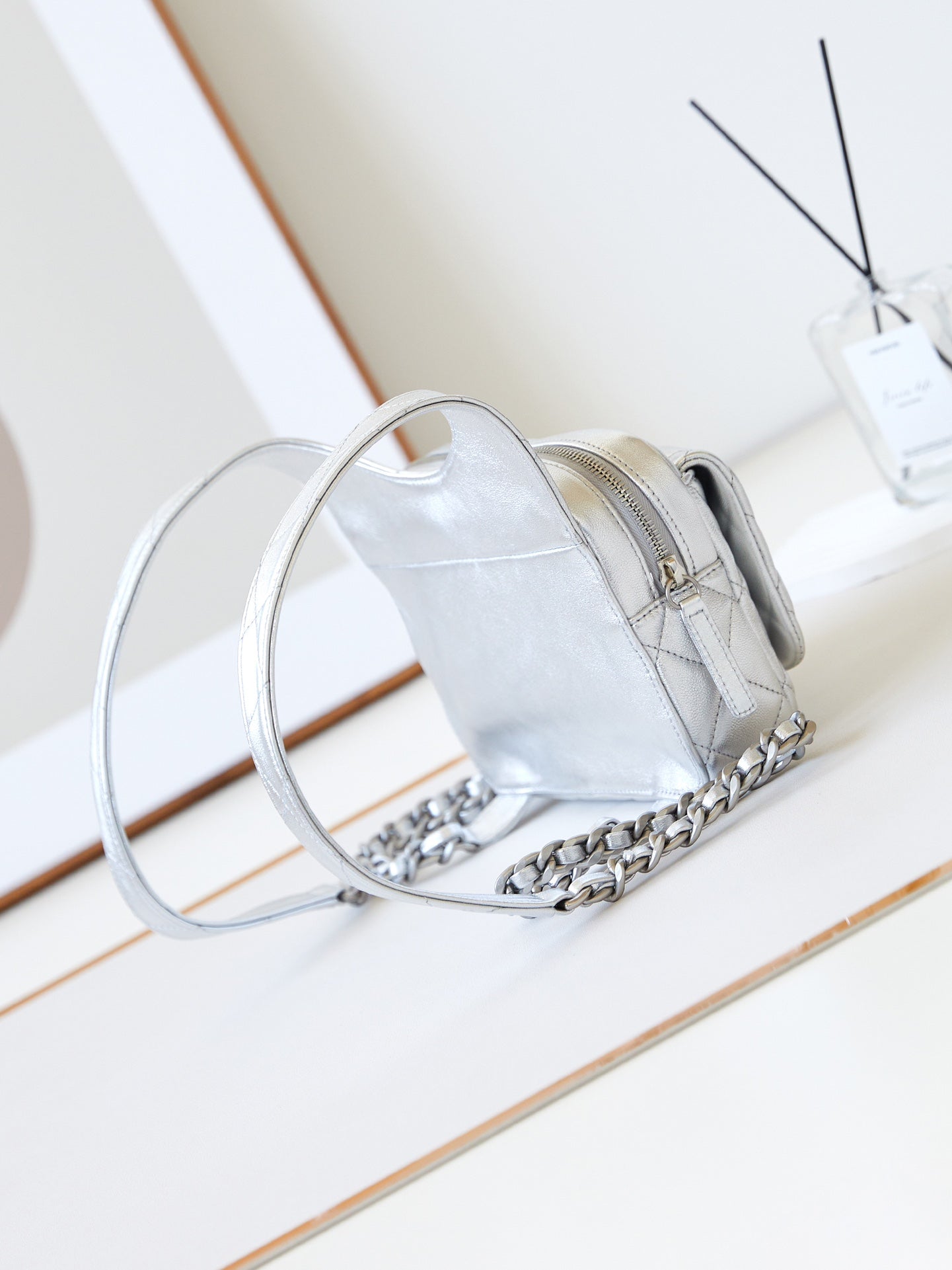 ＣＨＮＥＬSMALL DOUBLE-FLAP SHOULDER BAG SILVER