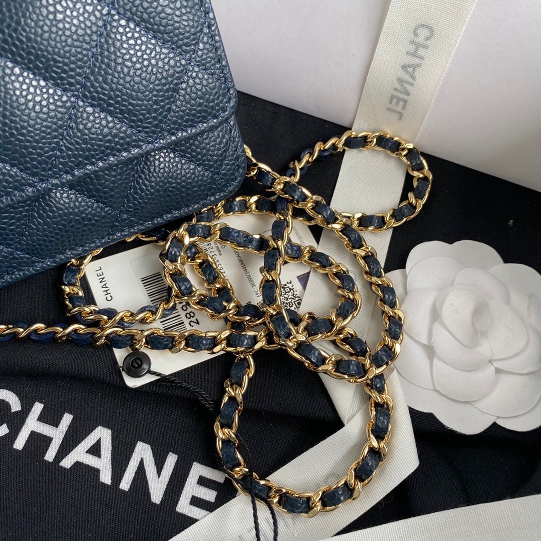 ＣＨＮＥＬCLASSIC WALLET ON CHAIN BLUE