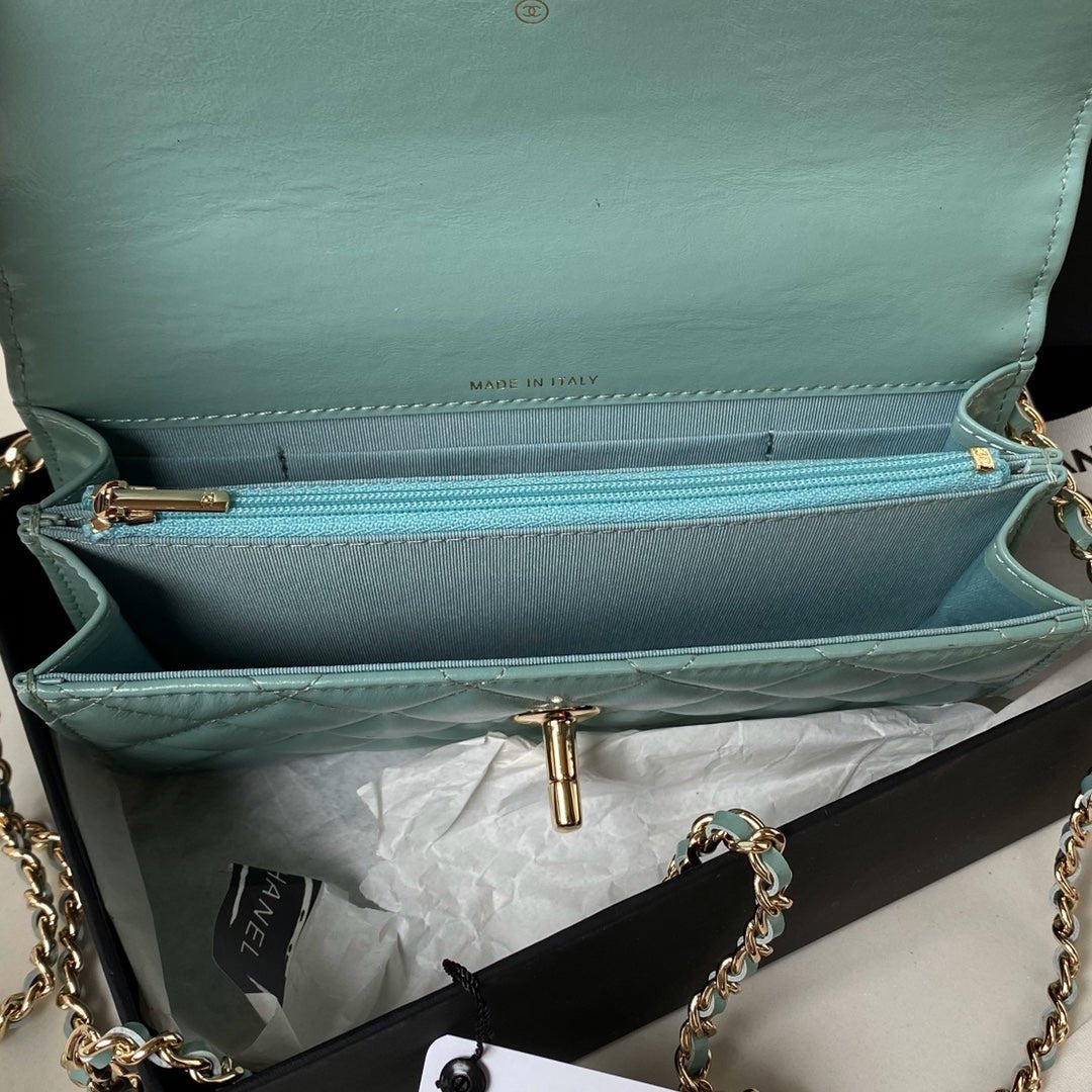 ＣＨＮＥＬCHAIN CLUTCH BAG LIGHT BLUE