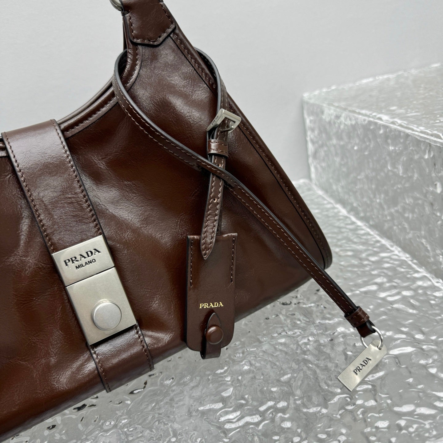 ＰＲＤＡ MEDIUM LEATHER TOTE BAG DARK BROWN