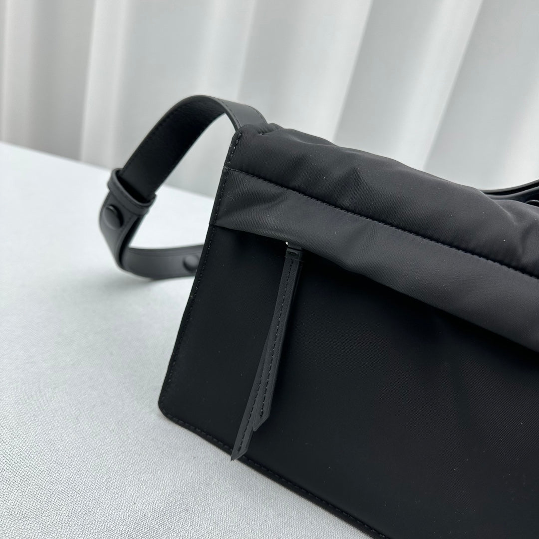 ＰＲＤＡ SMALL PADDED RE-NYLON SHOULDER BAG