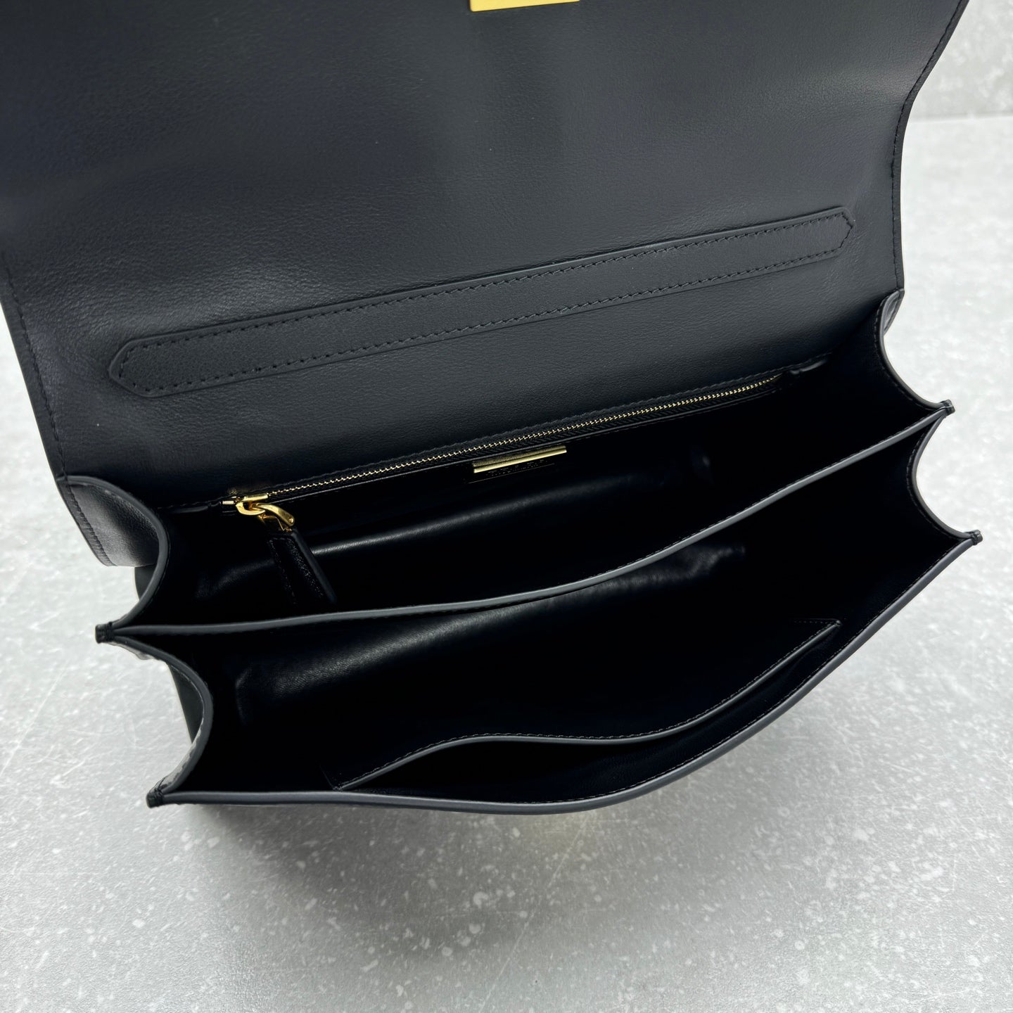 ＰＲＤＡ SOFT SOUND MEDIUM LEATHER SHOULDER BAG BLACK