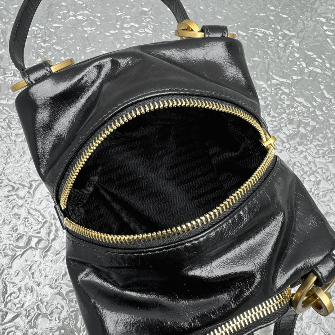 ＰＲＤＡ DANGLE LEATHER TOP-HANDLE MINI-BAG