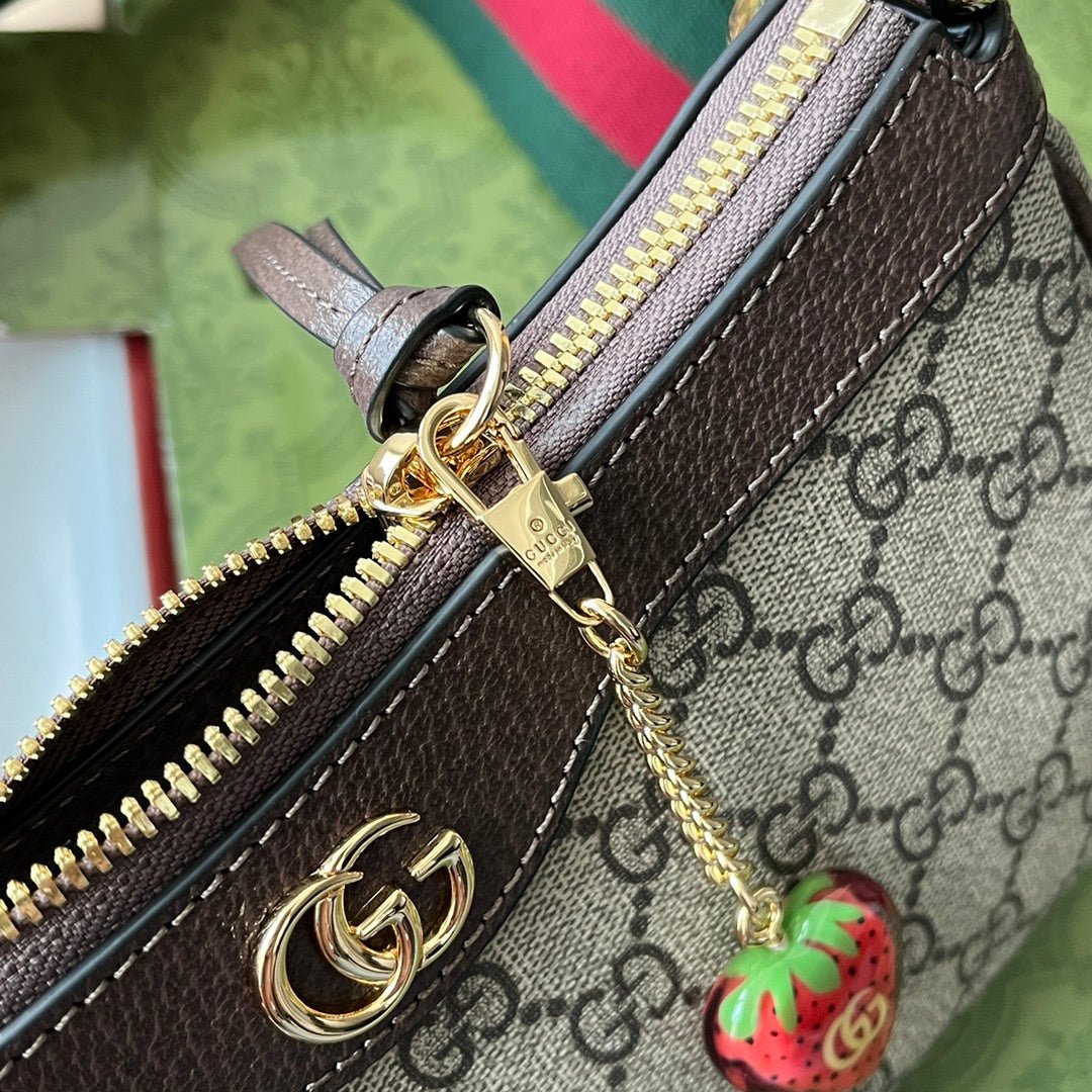 ＧＣＣＩ CROSSBODY BAG