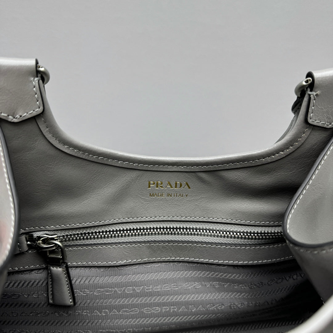 ＰＲＤＡ MEDIUM LEATHER TOTE BAG