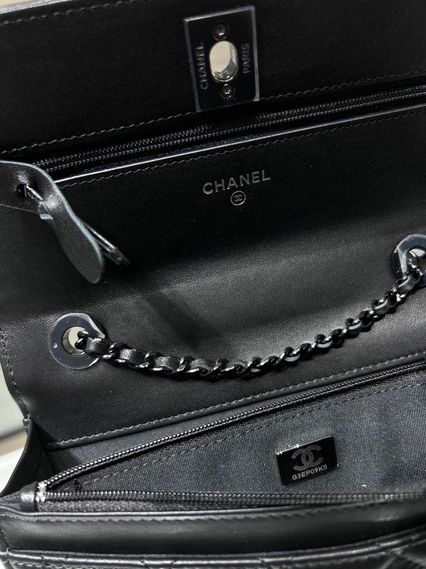 ＣＨＮＥＬ WALLET ON CHAIN BLACK