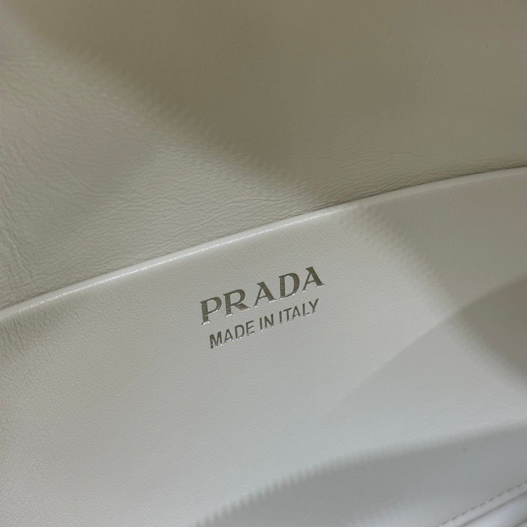 ＰＲＤＡ SUPERNOVA MEDIUM LEATHER TOP HANDLE BAG WHITE