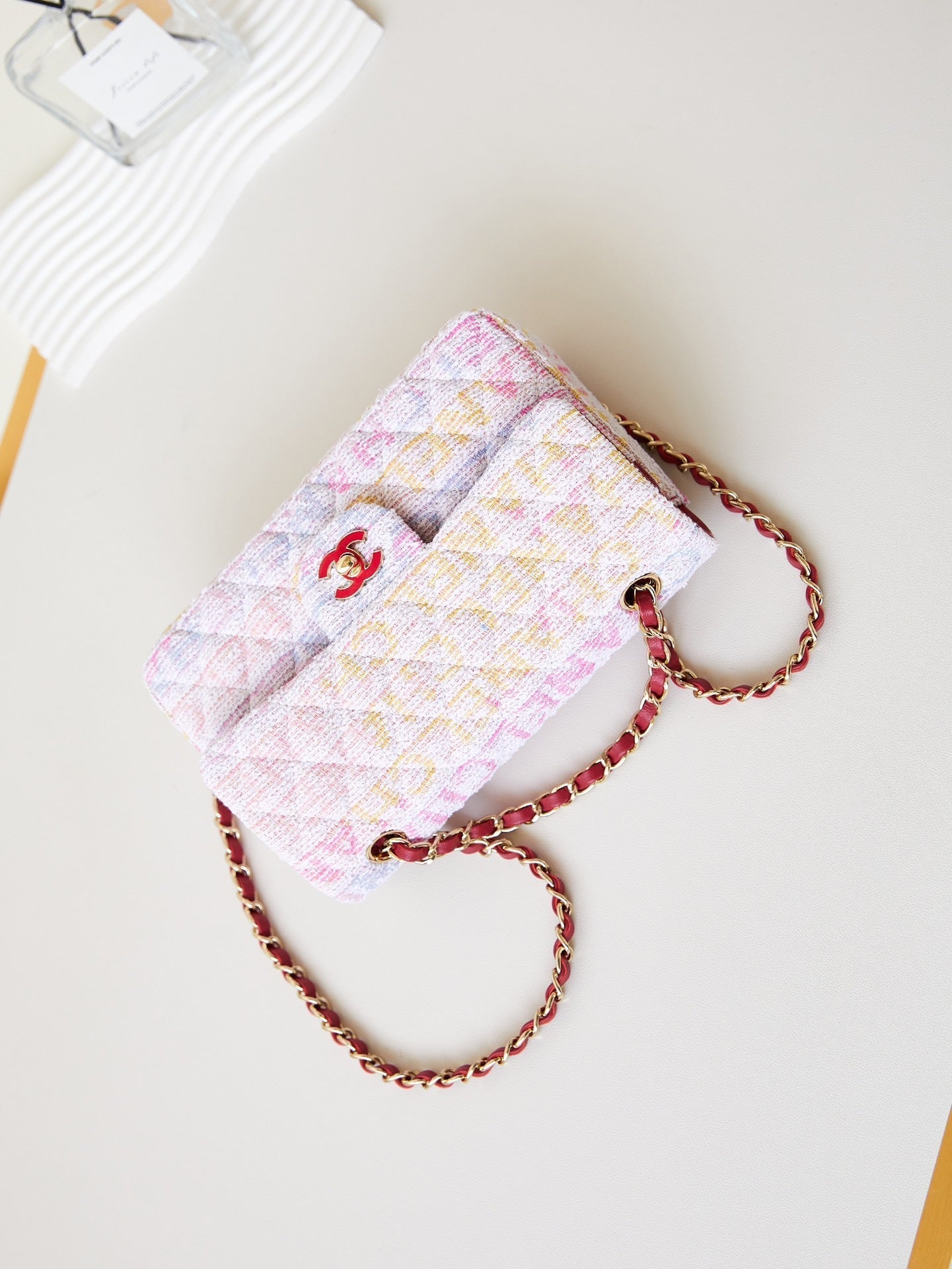 ＣＨＮＥＬCLASSIC HANDBAG