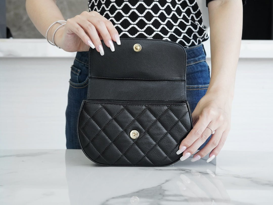 ＣＨＮＥＬFLAP BAG WITH TOP HANDLE
