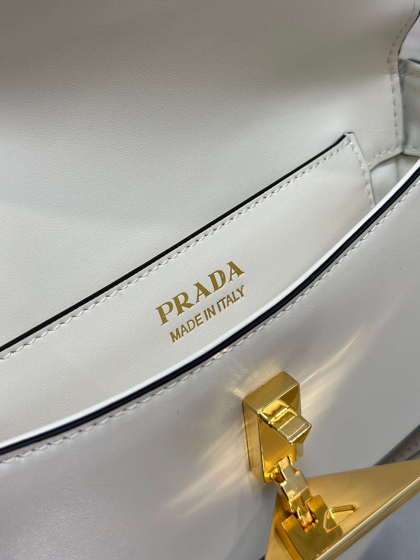 ＰＲＤＡ LEATHER SHOULDER BAG WHITE