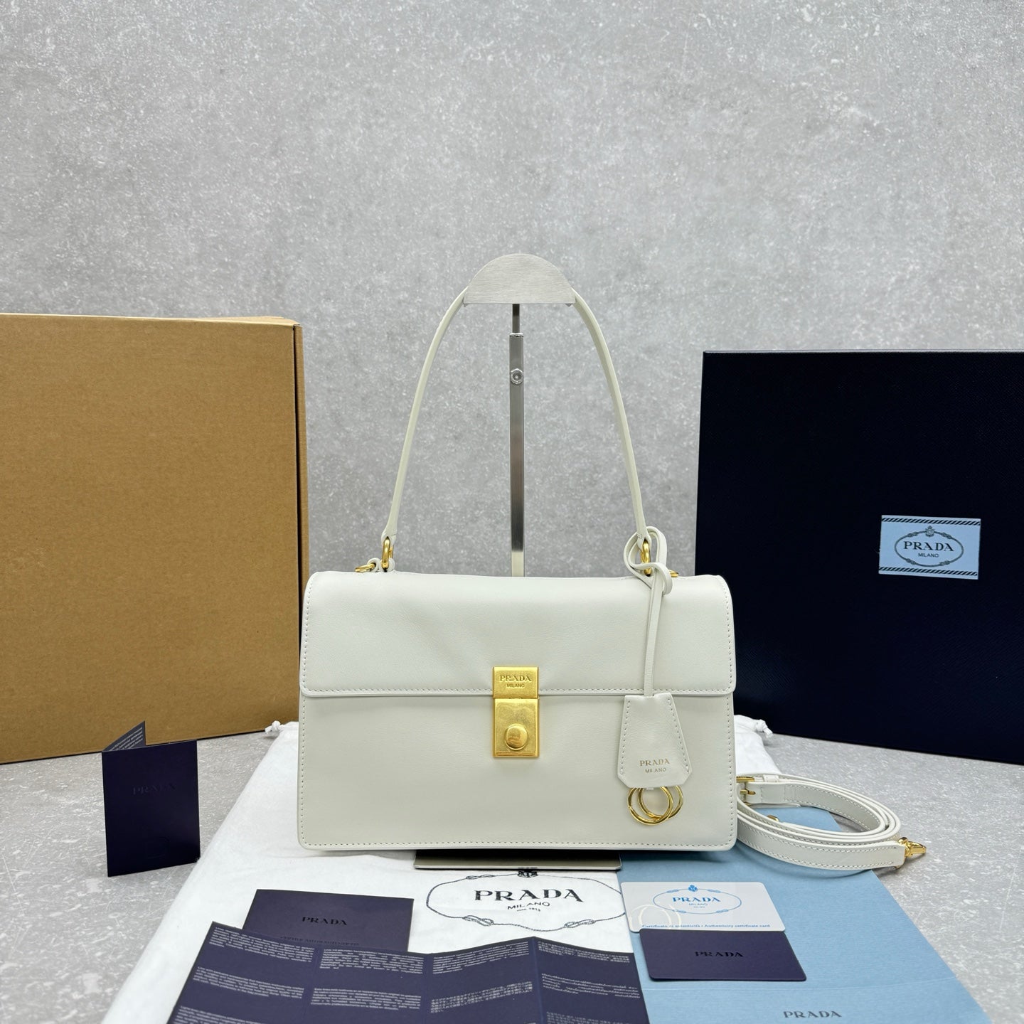 ＰＲＤＡ SOFT SOUND MEDIUM LEATHER SHOULDER BAG WHITE