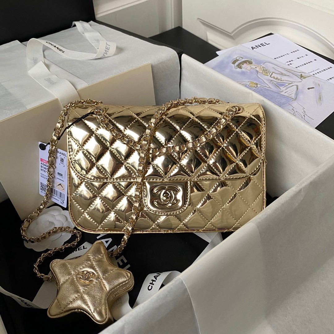 ＣＨＮＥＬCLASSIC FLAP BAG IN GOLD METALLIC QUILTED LEATHER