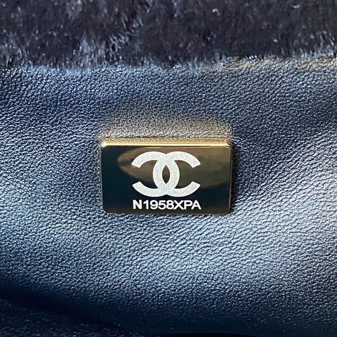 ＣＨＮＥＬSHEARLING CRYSTAL STRASS FLAP BAG