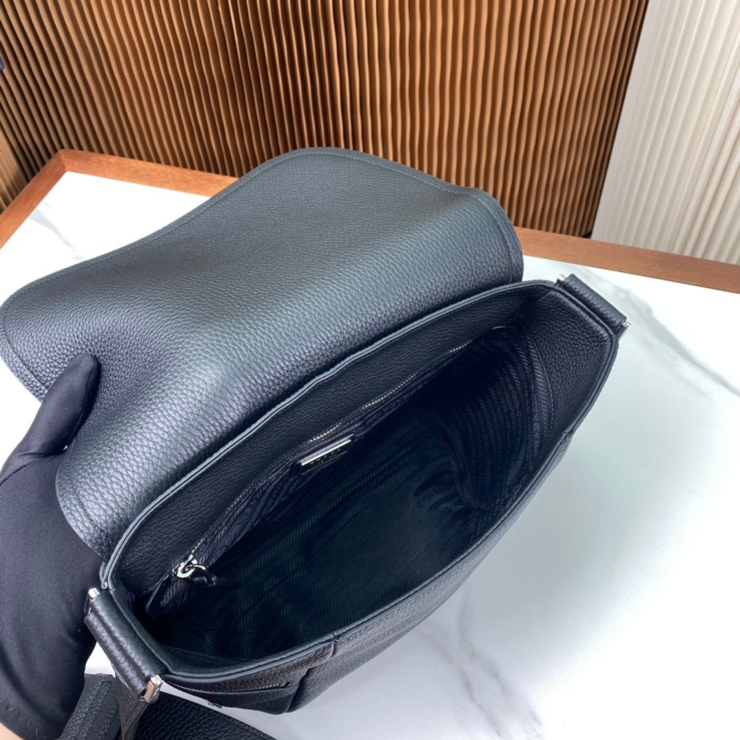 ＰＲＤＡ LEATHER FLAP BAG WITH SHOULDER STRAP BLACK